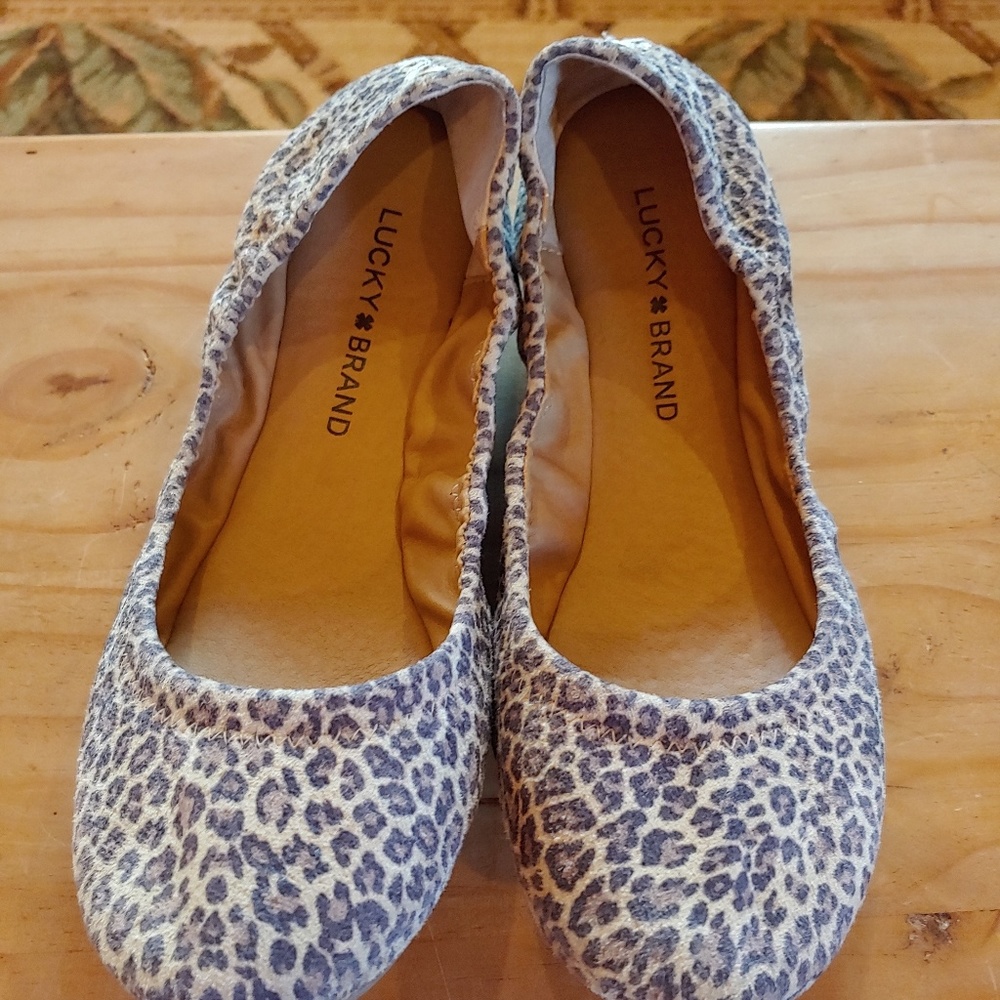 Lucky Brand Leather Flats EUC Run small
